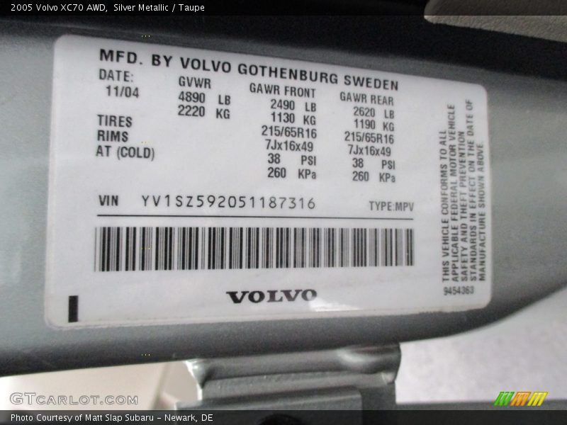 Silver Metallic / Taupe 2005 Volvo XC70 AWD