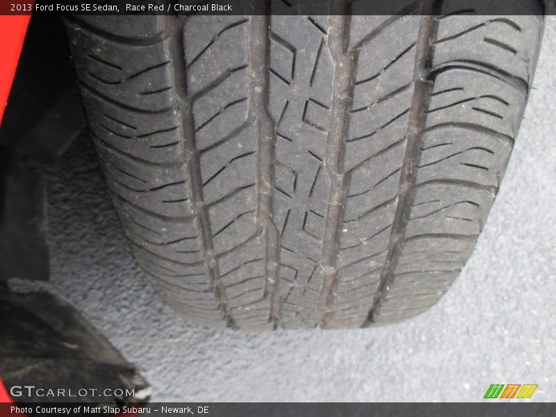 Race Red / Charcoal Black 2013 Ford Focus SE Sedan