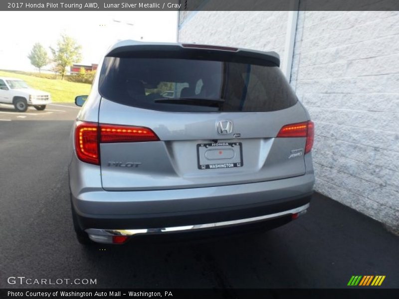 Lunar Silver Metallic / Gray 2017 Honda Pilot Touring AWD