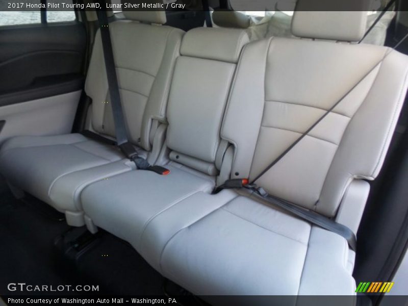 Lunar Silver Metallic / Gray 2017 Honda Pilot Touring AWD