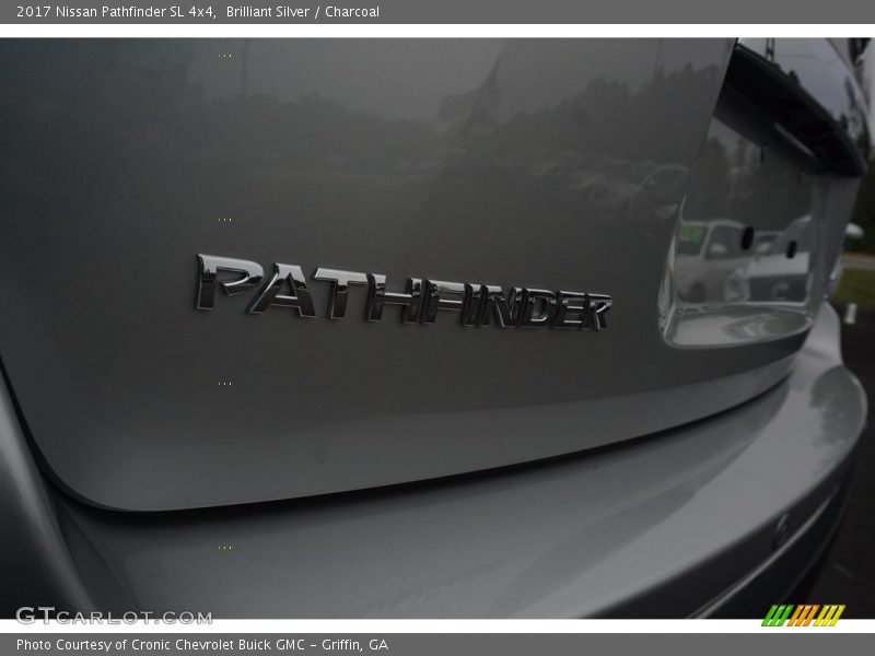Brilliant Silver / Charcoal 2017 Nissan Pathfinder SL 4x4