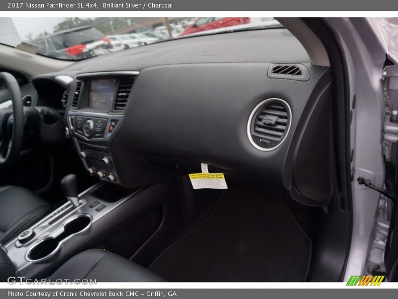 Brilliant Silver / Charcoal 2017 Nissan Pathfinder SL 4x4