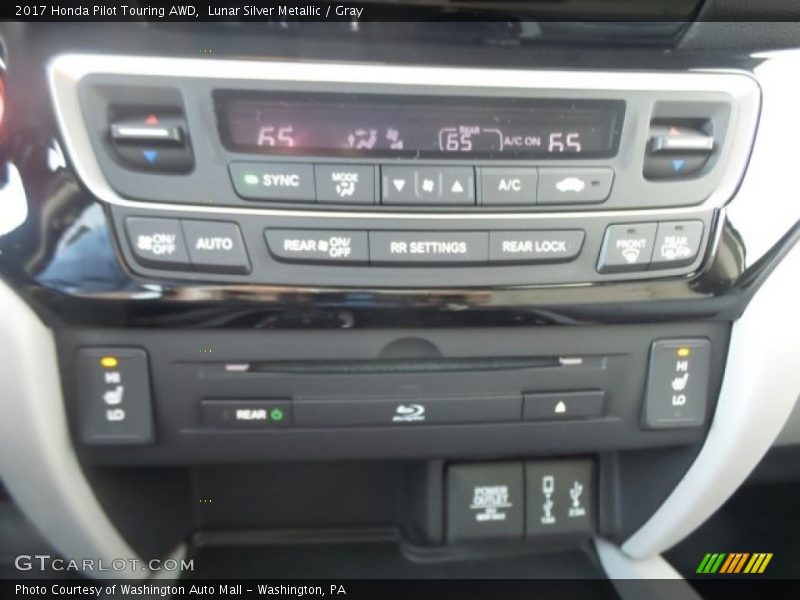 Lunar Silver Metallic / Gray 2017 Honda Pilot Touring AWD