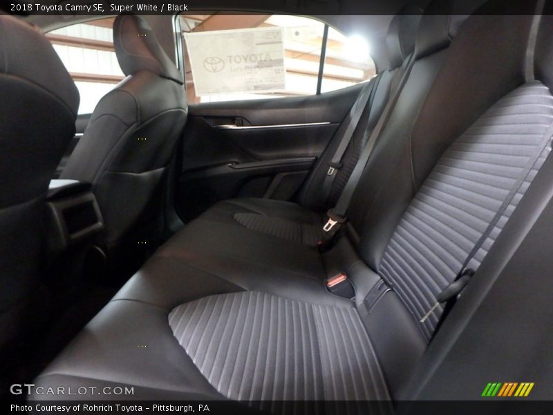 Super White / Black 2018 Toyota Camry SE