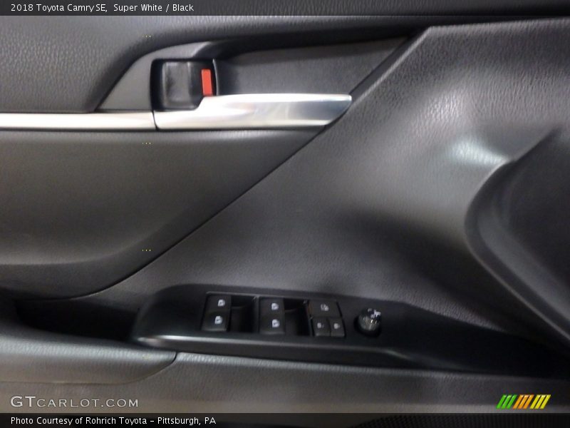 Super White / Black 2018 Toyota Camry SE