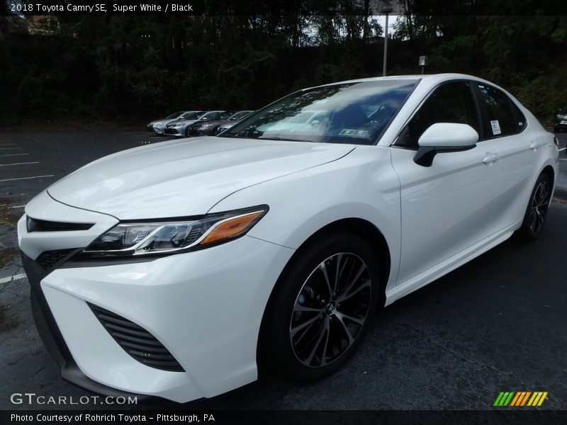 Super White / Black 2018 Toyota Camry SE