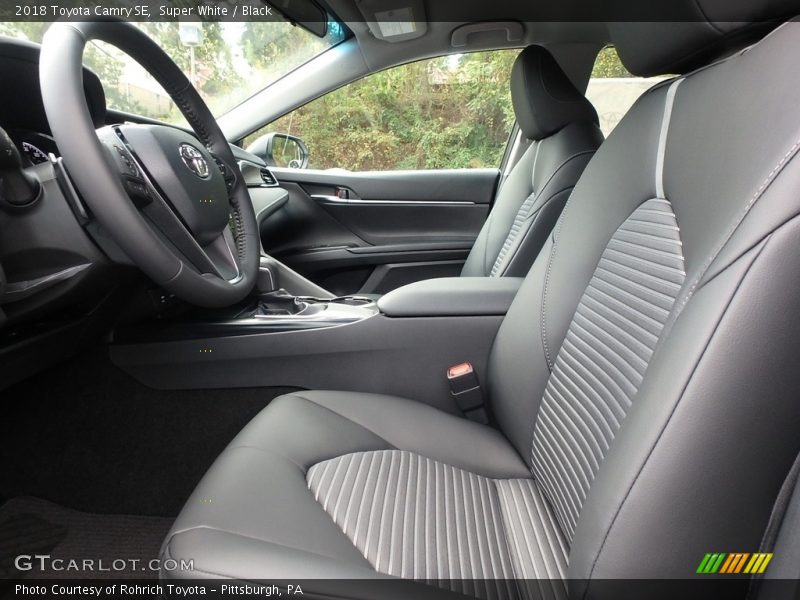 Super White / Black 2018 Toyota Camry SE