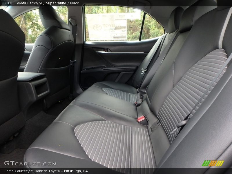 Super White / Black 2018 Toyota Camry SE
