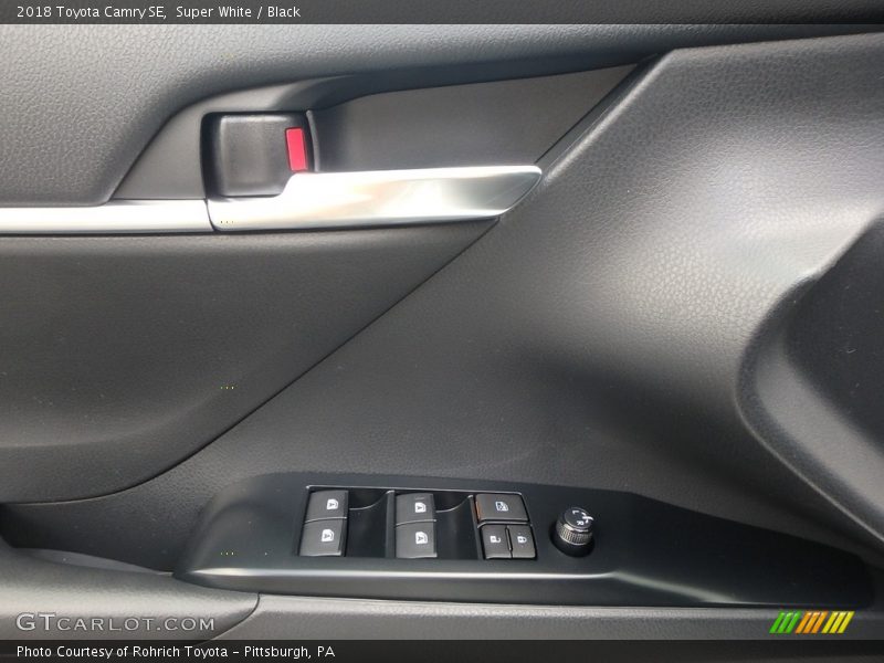 Super White / Black 2018 Toyota Camry SE