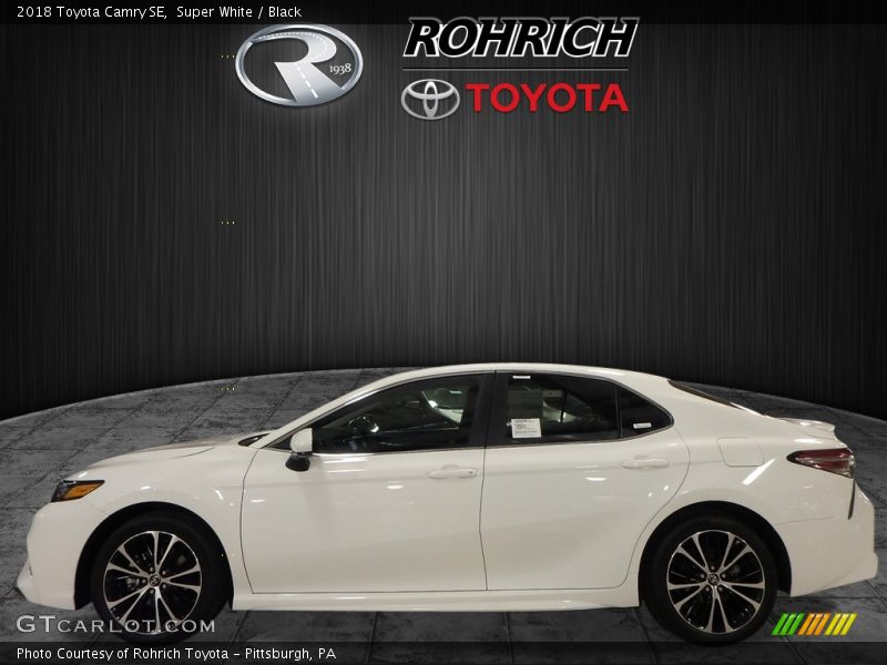 Super White / Black 2018 Toyota Camry SE