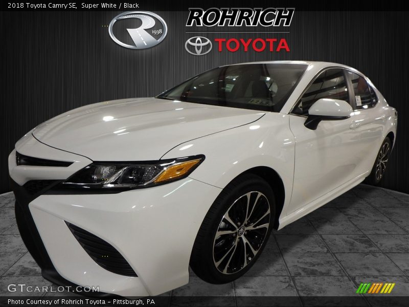 Super White / Black 2018 Toyota Camry SE