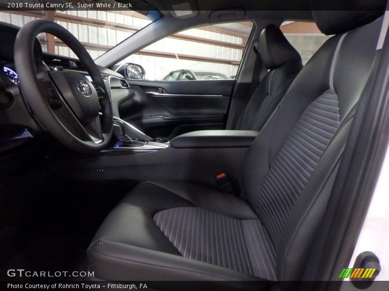Super White / Black 2018 Toyota Camry SE