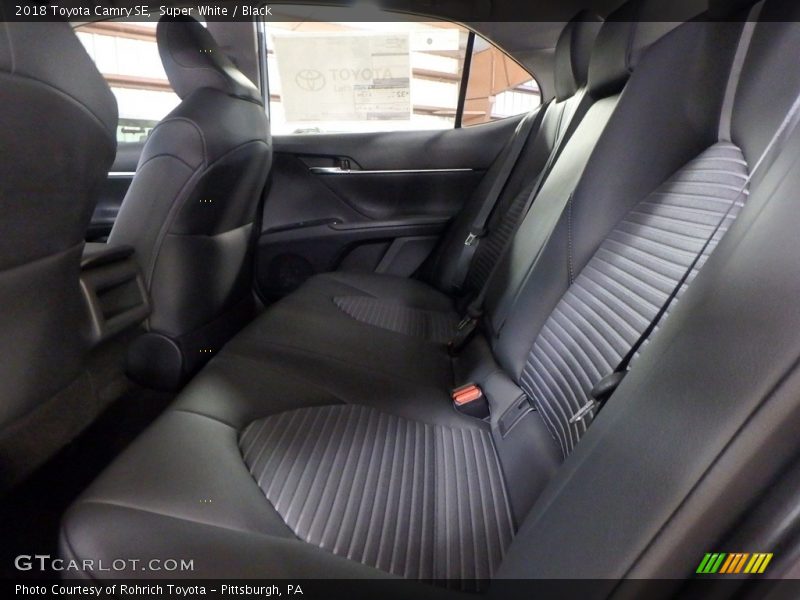 Super White / Black 2018 Toyota Camry SE