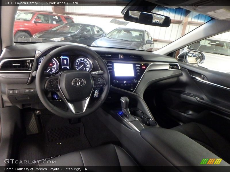 Super White / Black 2018 Toyota Camry SE