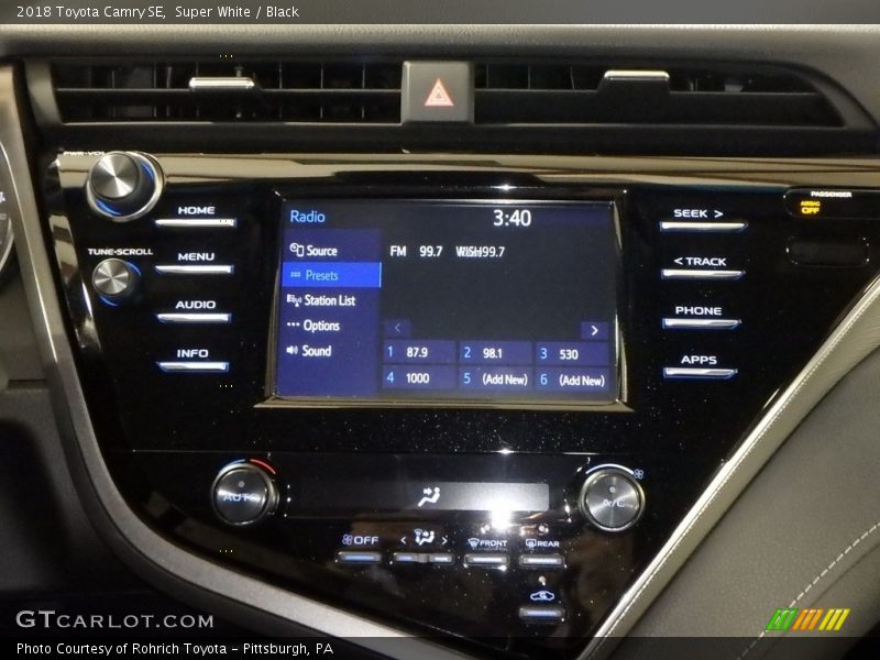 Super White / Black 2018 Toyota Camry SE