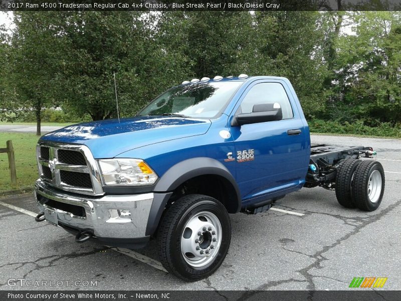 Front 3/4 View of 2017 4500 Tradesman Regular Cab 4x4 Chassis