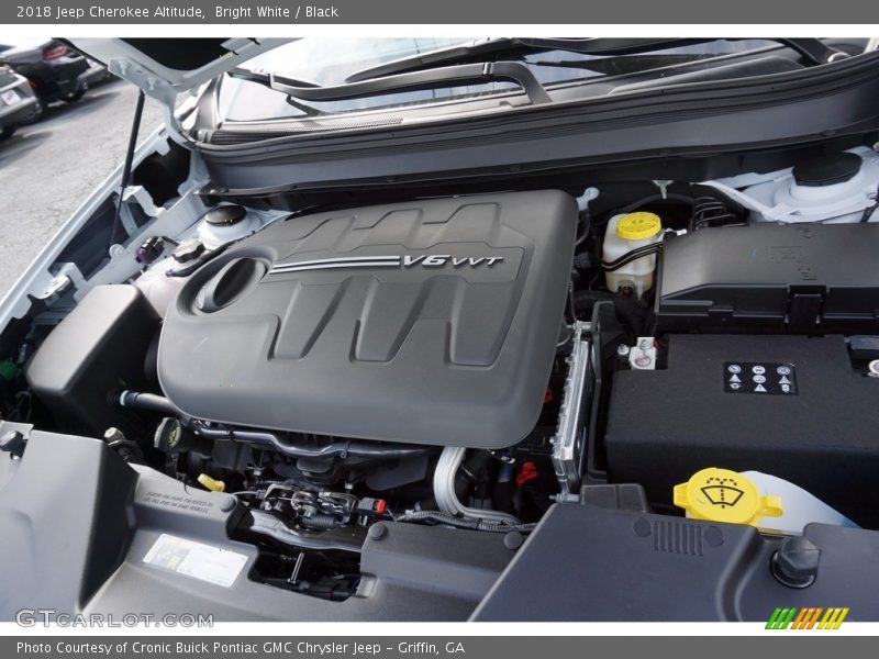 Bright White / Black 2018 Jeep Cherokee Altitude