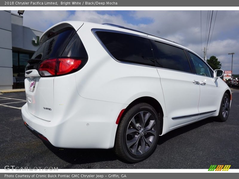 Bright White / Black/Deep Mocha 2018 Chrysler Pacifica Limited