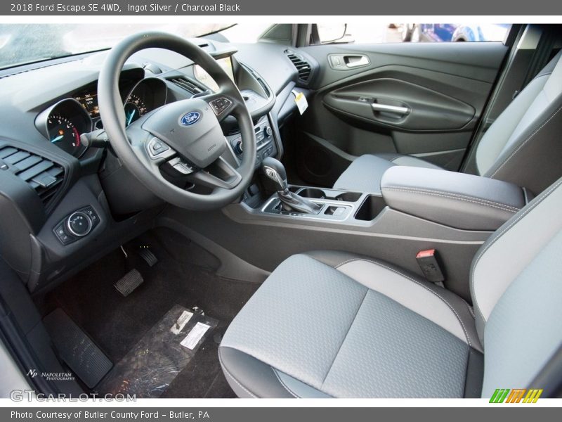 Ingot Silver / Charcoal Black 2018 Ford Escape SE 4WD