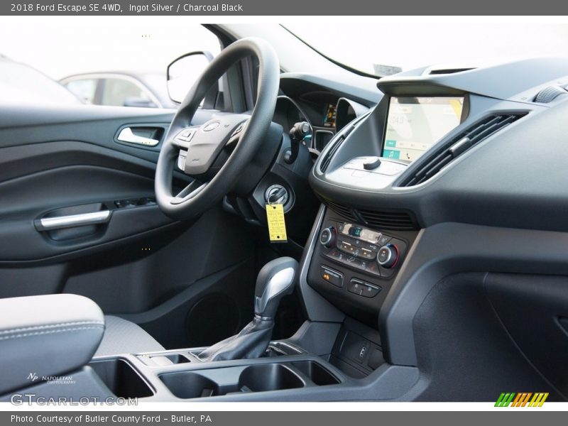 Ingot Silver / Charcoal Black 2018 Ford Escape SE 4WD