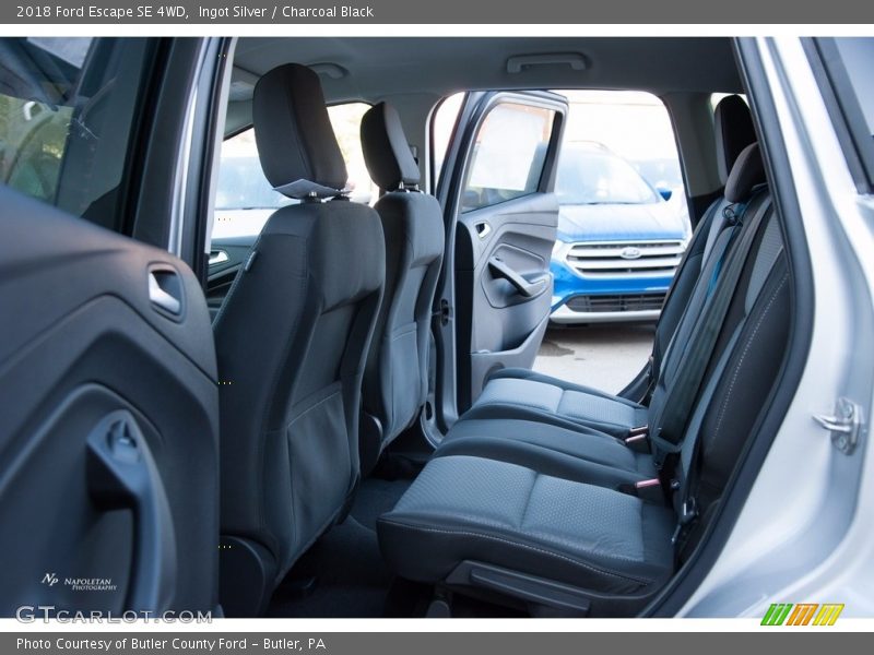 Ingot Silver / Charcoal Black 2018 Ford Escape SE 4WD