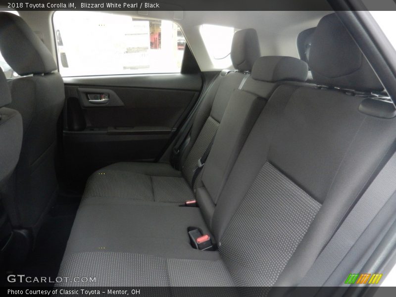 Blizzard White Pearl / Black 2018 Toyota Corolla iM
