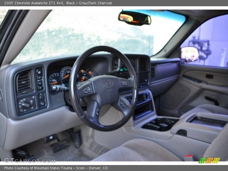 Black / Gray/Dark Charcoal 2005 Chevrolet Avalanche Z71 4x4
