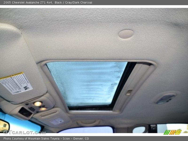 Black / Gray/Dark Charcoal 2005 Chevrolet Avalanche Z71 4x4