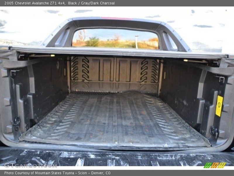 Black / Gray/Dark Charcoal 2005 Chevrolet Avalanche Z71 4x4