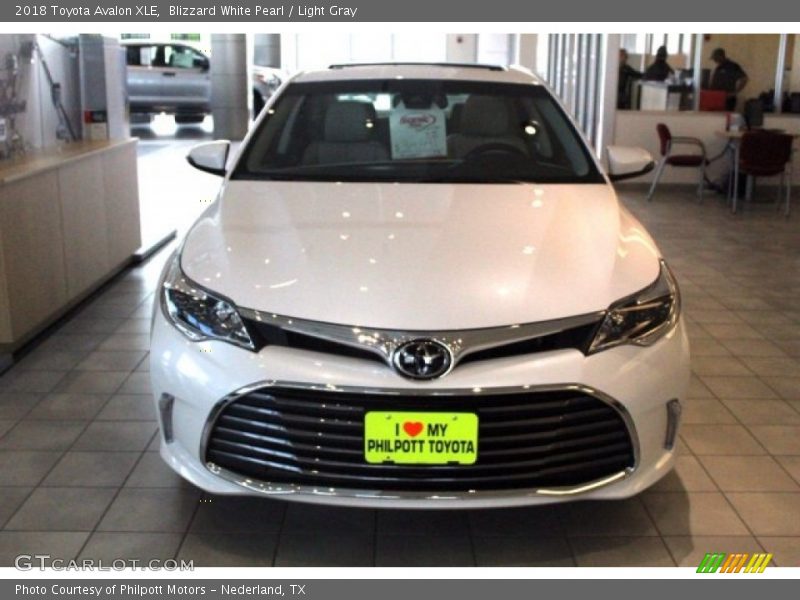 Blizzard White Pearl / Light Gray 2018 Toyota Avalon XLE