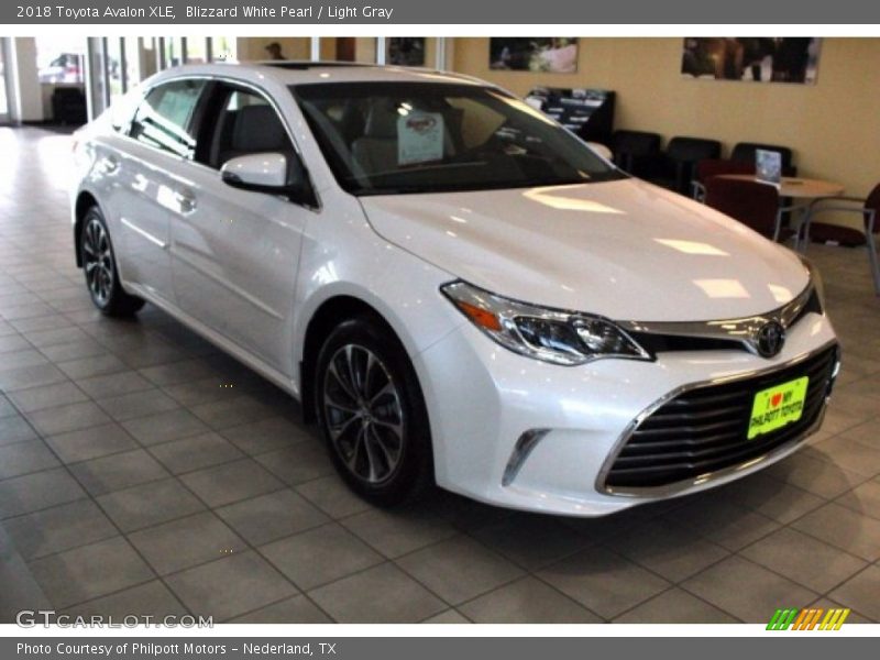 Blizzard White Pearl / Light Gray 2018 Toyota Avalon XLE