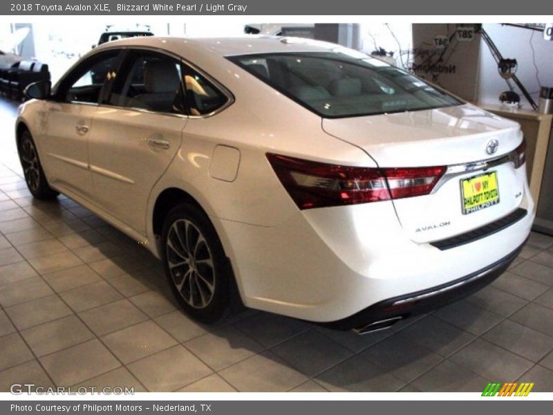 Blizzard White Pearl / Light Gray 2018 Toyota Avalon XLE