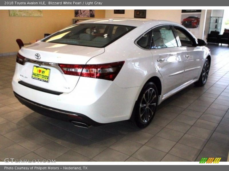 Blizzard White Pearl / Light Gray 2018 Toyota Avalon XLE