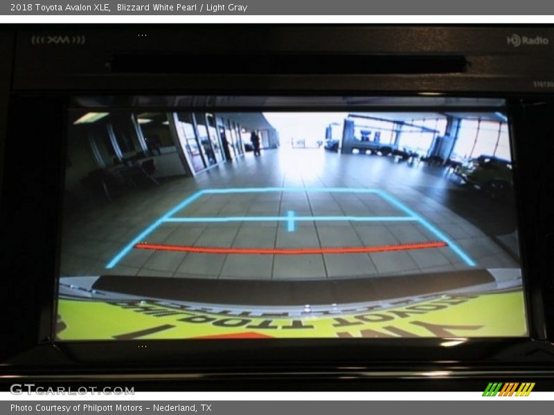 Blizzard White Pearl / Light Gray 2018 Toyota Avalon XLE