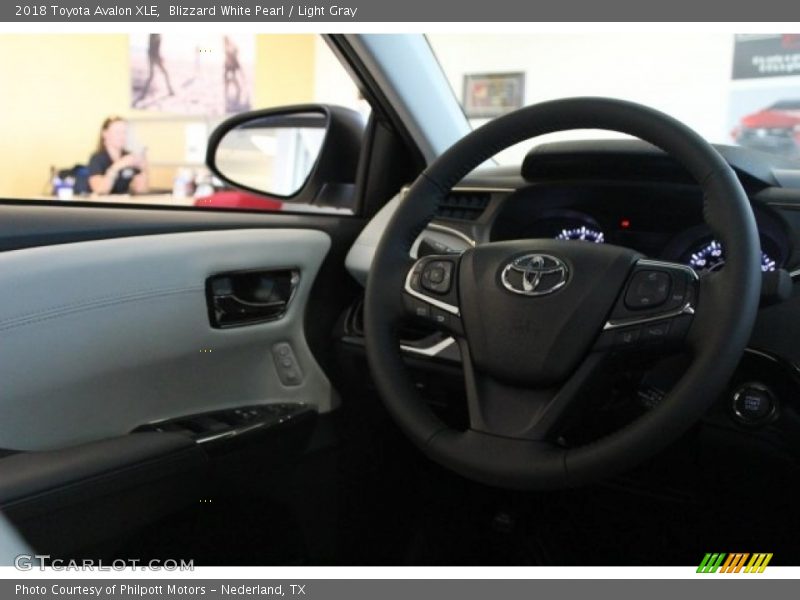 Blizzard White Pearl / Light Gray 2018 Toyota Avalon XLE