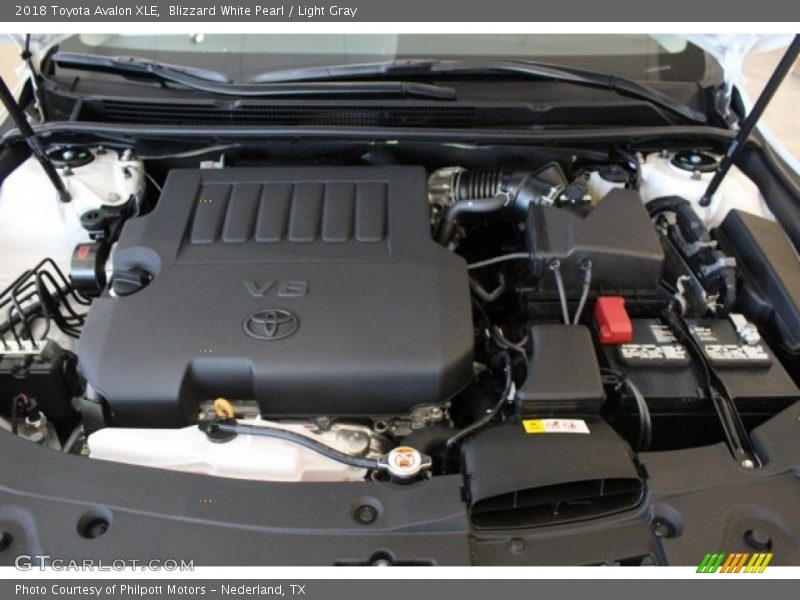 Blizzard White Pearl / Light Gray 2018 Toyota Avalon XLE