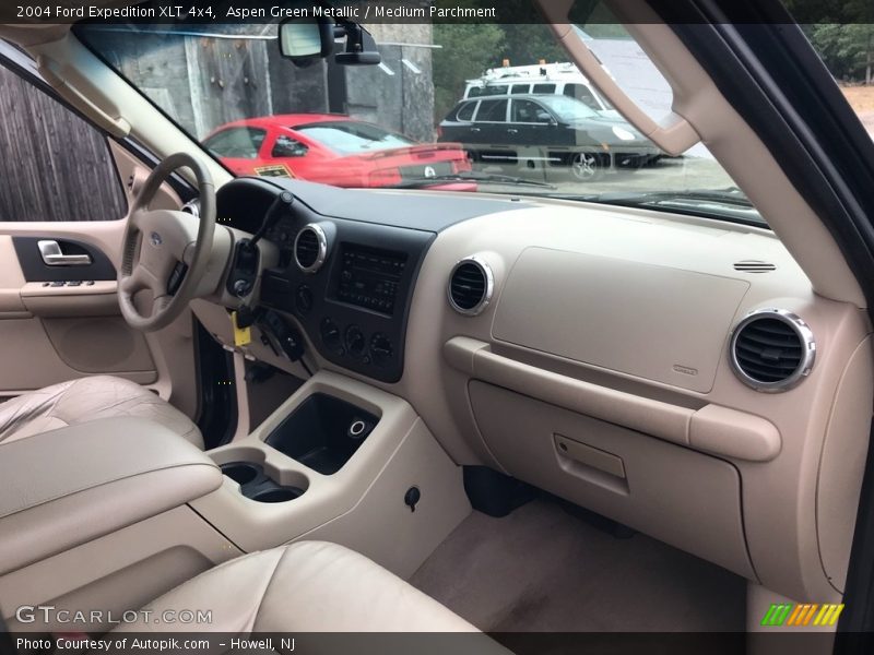 Aspen Green Metallic / Medium Parchment 2004 Ford Expedition XLT 4x4