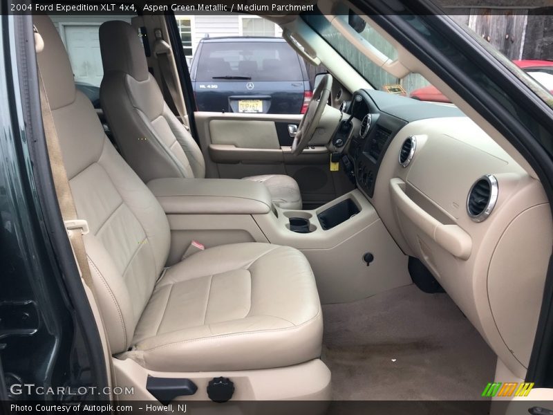 Aspen Green Metallic / Medium Parchment 2004 Ford Expedition XLT 4x4
