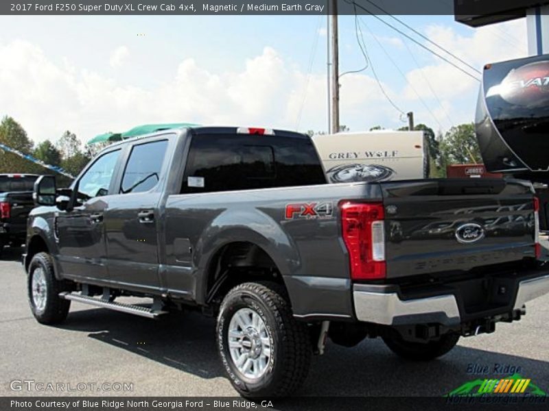 Magnetic / Medium Earth Gray 2017 Ford F250 Super Duty XL Crew Cab 4x4