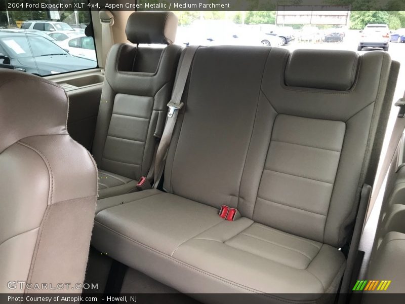 Aspen Green Metallic / Medium Parchment 2004 Ford Expedition XLT 4x4