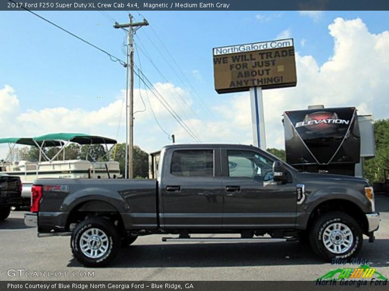 Magnetic / Medium Earth Gray 2017 Ford F250 Super Duty XL Crew Cab 4x4