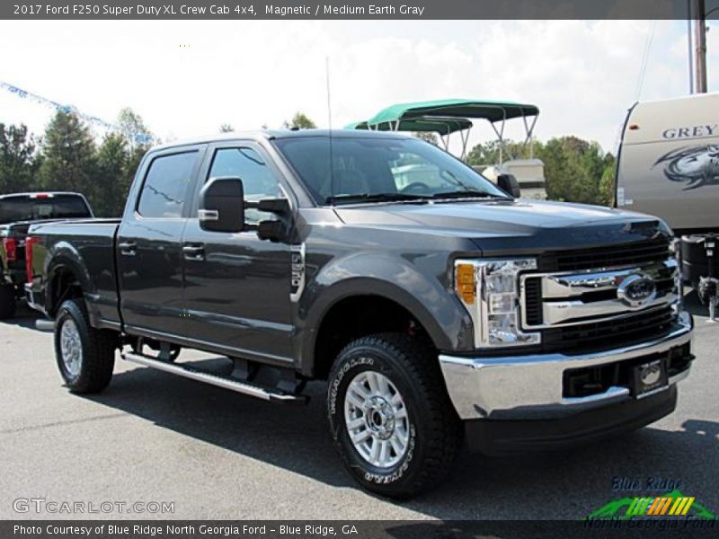 Magnetic / Medium Earth Gray 2017 Ford F250 Super Duty XL Crew Cab 4x4