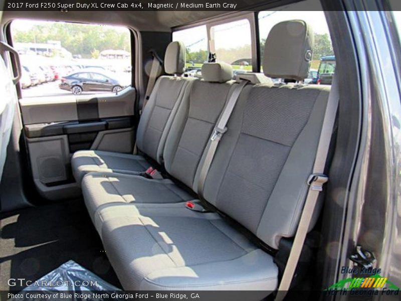 Magnetic / Medium Earth Gray 2017 Ford F250 Super Duty XL Crew Cab 4x4