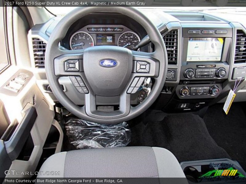 Magnetic / Medium Earth Gray 2017 Ford F250 Super Duty XL Crew Cab 4x4