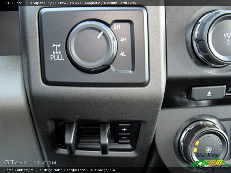 Magnetic / Medium Earth Gray 2017 Ford F250 Super Duty XL Crew Cab 4x4