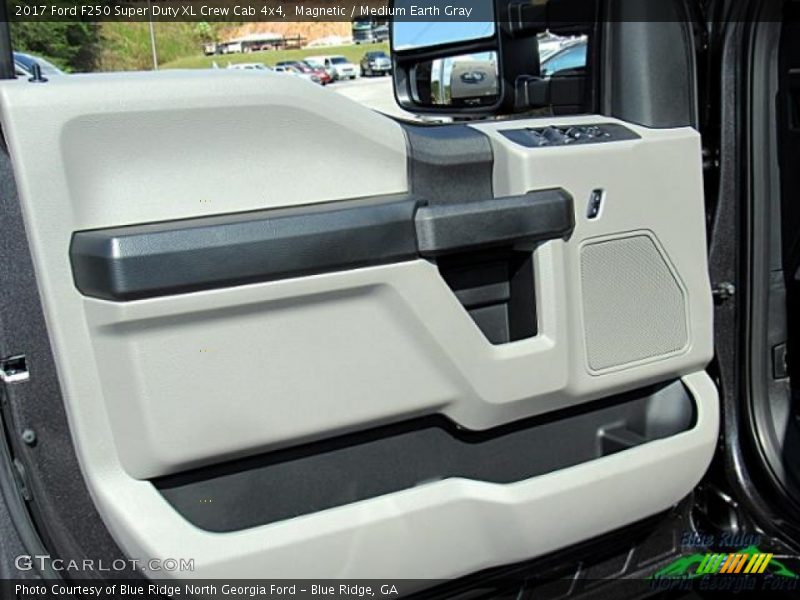 Magnetic / Medium Earth Gray 2017 Ford F250 Super Duty XL Crew Cab 4x4