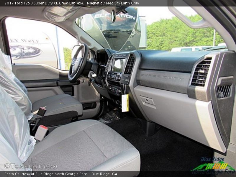 Magnetic / Medium Earth Gray 2017 Ford F250 Super Duty XL Crew Cab 4x4