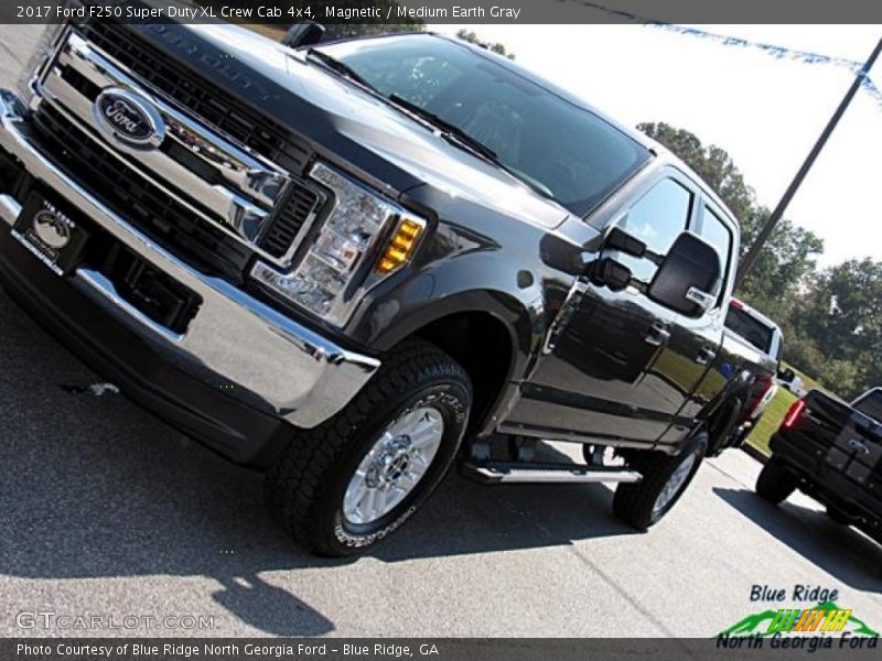 Magnetic / Medium Earth Gray 2017 Ford F250 Super Duty XL Crew Cab 4x4