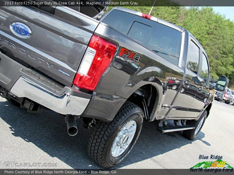 Magnetic / Medium Earth Gray 2017 Ford F250 Super Duty XL Crew Cab 4x4