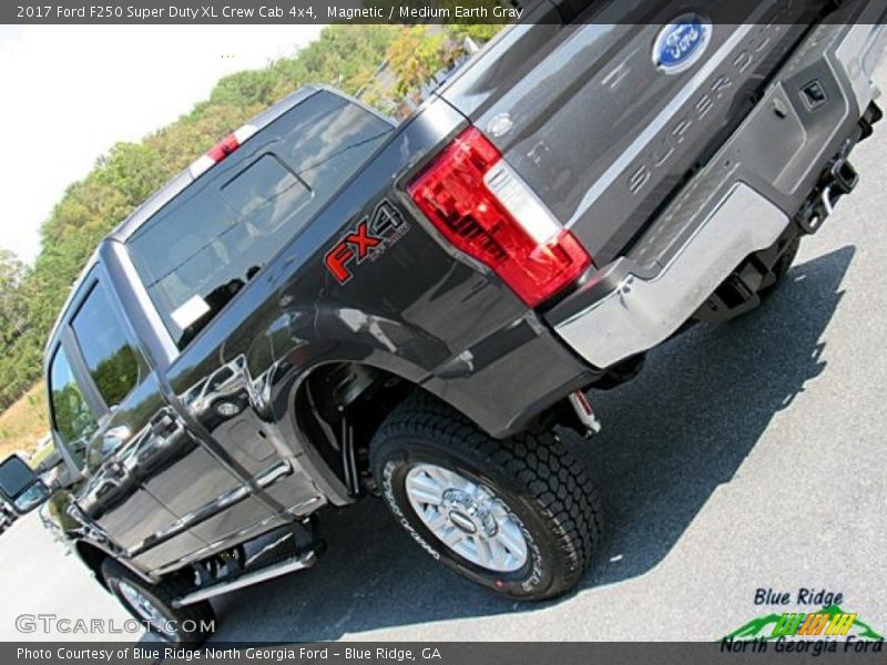 Magnetic / Medium Earth Gray 2017 Ford F250 Super Duty XL Crew Cab 4x4